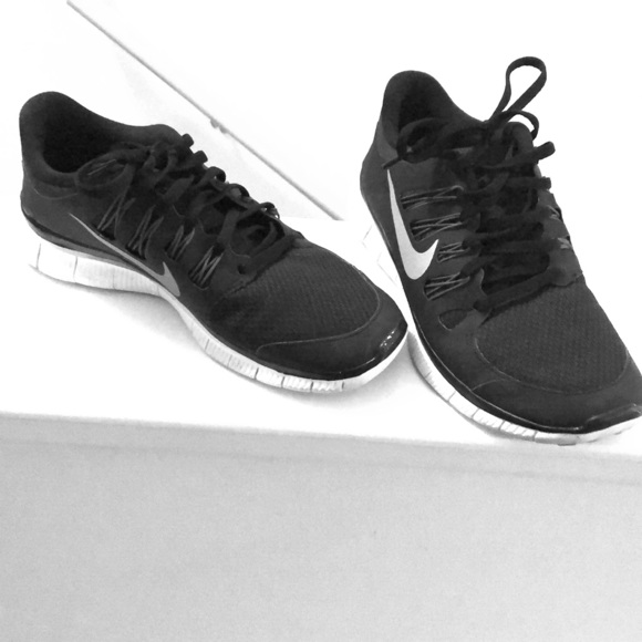Nike Shoes - NIKE free runs 5.0